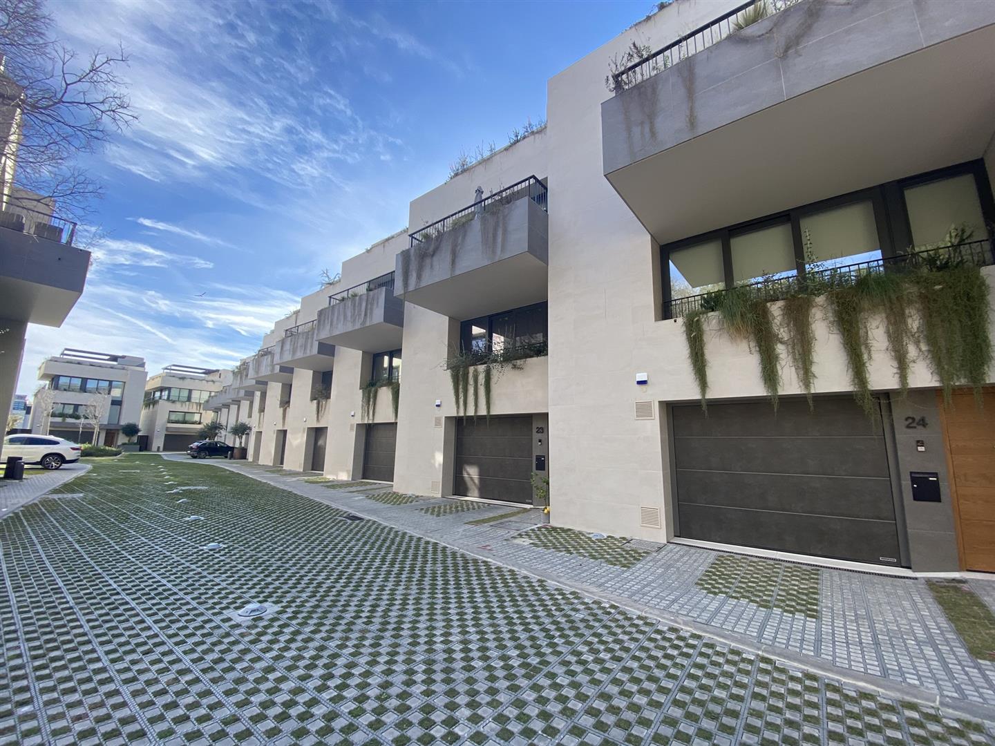 Image of House - 5 Bedrooms - 6 Bathrooms for Sale in North Gorge-Gibraltar, Image 1